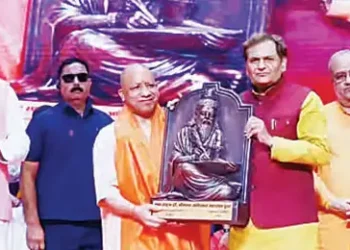 CM Yogi gave a gift on Valmiki Jayanti, sanitation workers will get health insurance of Rs 5 lakh.