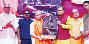 CM Yogi gave a gift on Valmiki Jayanti, sanitation workers will get health insurance of Rs 5 lakh.