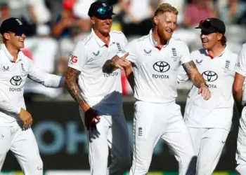 19 wickets tumble on Day One of Ashes Test as Australia trail by 49 runs