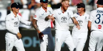 19 wickets tumble on Day One of Ashes Test as Australia trail by 49 runs