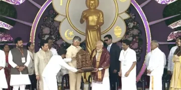 PM Modi pays obeisance to Sathya Sai Baba in Puttaparthi