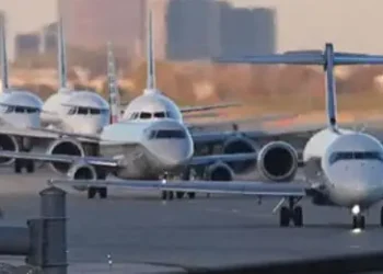 Shutdown hits air travel