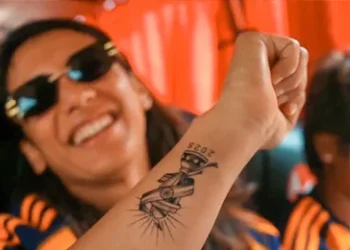 Smriti joins Harmanpreet in getting World Cup trophy inked on forearm