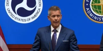 US to cut flight operations by 10pc as shutdown hits air travel