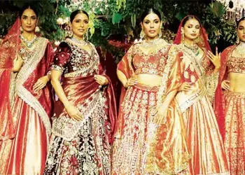 Manushi Chillar's catwalk, spread her charm on the ramp