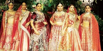 Manushi Chillar's catwalk, spread her charm on the ramp