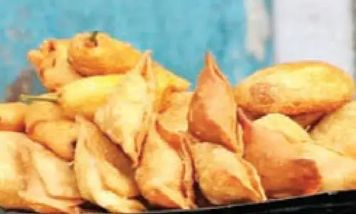 Samosas, shortbread, and French fries contain more carcinogenic elements than bread.