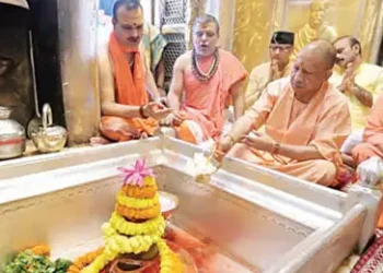 CM Yogi visited Vishwanath Dham and Baba Kalbhairav.