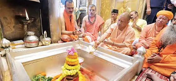 CM Yogi visited Vishwanath Dham and Baba Kalbhairav.