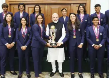 Modi meets the 'Queens' of world cricket