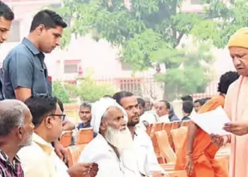 CM Yogi listened to the problems of 200 people in Janta Darshan.