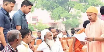 CM Yogi listened to the problems of 200 people in Janta Darshan.