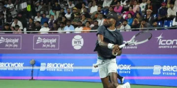 Suresh stuns Medvedev in thriller to secure final spot