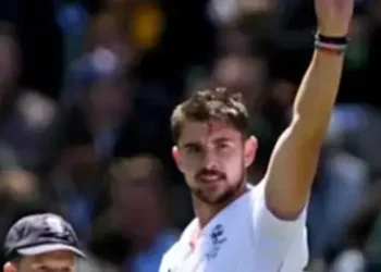 Tongue first England bowler since 1998 to take five wickets at MCG