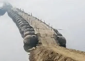 A pontoon bridge will be built over the Ganga River to connect Kanpur and Unnao.