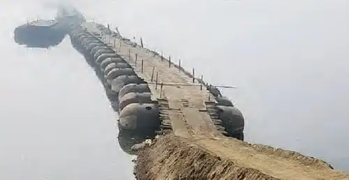 A pontoon bridge will be built over the Ganga River to connect Kanpur and Unnao.