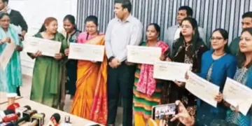 10 BLOs from Ghaziabad and 14 from Banda set an example in the SIR process, DM rewarded them.