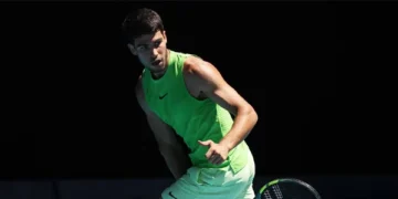 Alcaraz rolls into fourth round of Australian Open