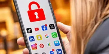 France plans social media ban for children under 15