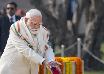 PM-Modi-pays-tribute-to-Mahatma-Gandhi-on-his-death-anniversary