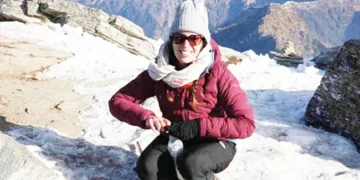 Spain's Gemma is carrying garbage from the mountains to save the Himalayas