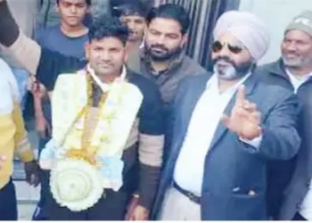 Driver's luck changed overnight, he won a lottery worth Rs 10 crore.