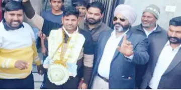 Driver's luck changed overnight, he won a lottery worth Rs 10 crore.