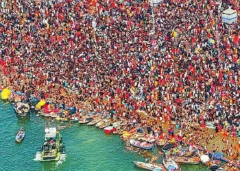 A huge crowd of bathers gathered on Mauni Amavasya
