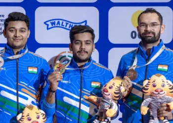 Aishwary leads Indian sweep in Asian Championships