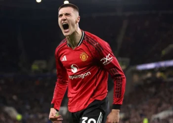 Manchester United Beat Everton 1-0, Go Fourth