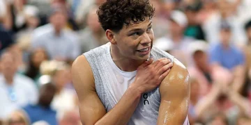 Shelton downs Shapovalov to enter final