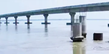 A four-lane bridge, over 3 km long, will be built over the Ganges in Prayagraj.