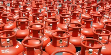 होली पर मुफ्त LPG सिलेंडर: यूपी और दिल्ली में लाखों परिवारों को राहत