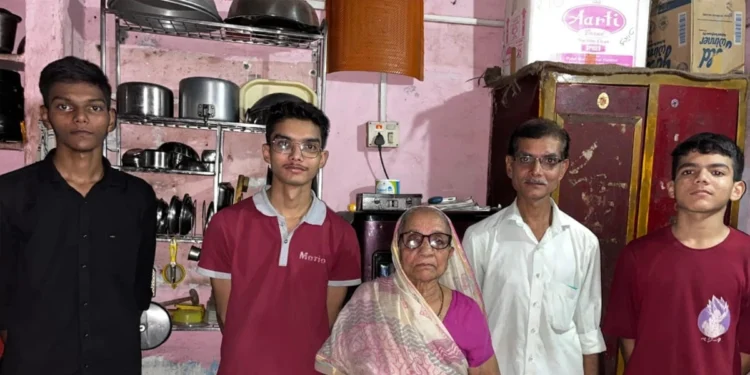 11वीं में फेल, पिता के साथ पानीपुरी की दुकान लगाई, फिर यूं मिला आईआईटी में एडमिशन