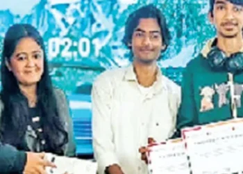 Women's mobile phones will ring in times of trouble.