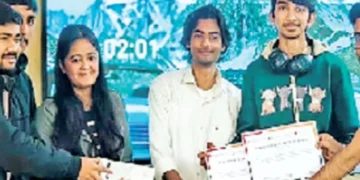 Women's mobile phones will ring in times of trouble.