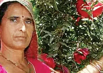 Santosh Devi is cultivating apples and pomegranates on the sandy, hot land of Sikar.