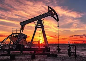 Oil prices slip below $90 per barrel