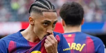 Raphinha helps Barcelona down Sevilla