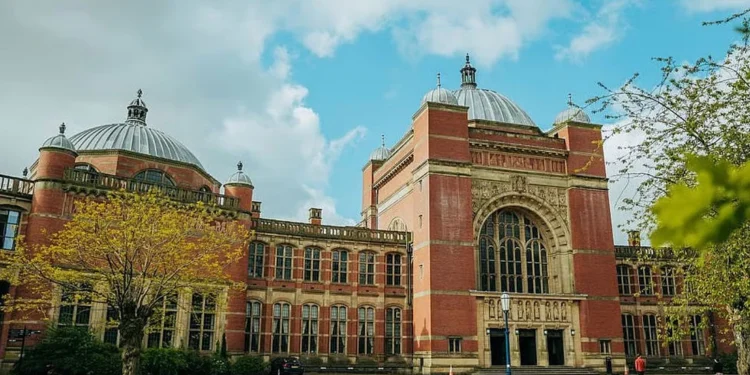 ब्रिटेन की बर्मिंघम यूनिवर्सिटी ने भारतीयों के लिए खोला खजाना