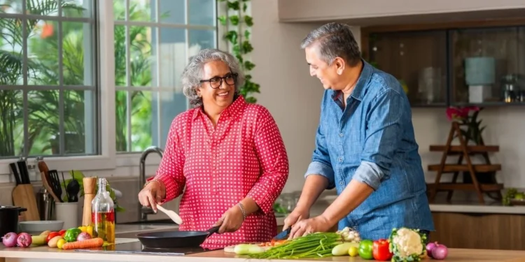 'घर के कामकाज में पति समान रूप से मदद करें'