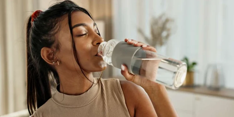 वेट लॉस में भी मददगार है पानी