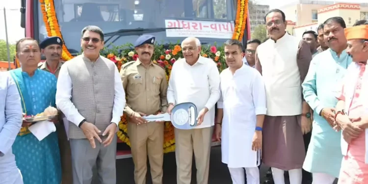 गुजरात में सभी 182 विधानसभा क्षेत्रों के लिए नई बसों का शुभारंभ