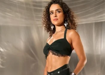 70th-filmfare-awards-south-kochi-sanya-malhotra-dancaकेरल के कोच्चि में 70वें फिल्मफेयर साउथ अवॉर्ड्स में सान्या मल्होत्रा का धमाकेदार डांस, ग्लैमर और सितारों से जगमगाई शाम।e-performance