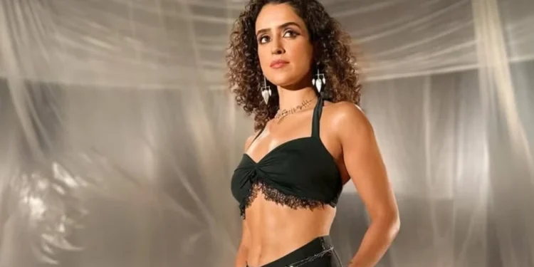 70th-filmfare-awards-south-kochi-sanya-malhotra-dancaकेरल के कोच्चि में 70वें फिल्मफेयर साउथ अवॉर्ड्स में सान्या मल्होत्रा का धमाकेदार डांस, ग्लैमर और सितारों से जगमगाई शाम।e-performance