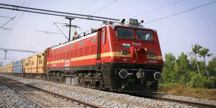 तेज हुआ टिकट से लेकर ट्रेन कंट्रोल सिस्टम