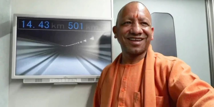 योगी ने 500+ किमी रफ्तार वाली बुलेट ट्रेन का लिया अनुभव