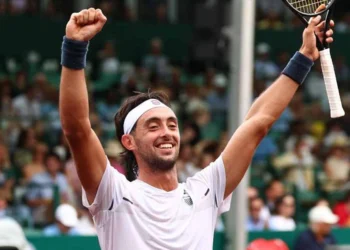 Agustin upsets Shelton in Houston