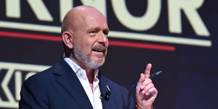 Republican leads Governor race