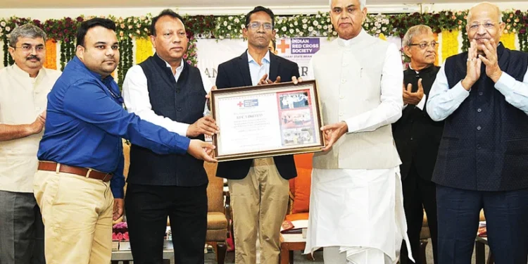 अपनी और दूसरों की उन्नति के लिए कार्य करना ही सच्ची मानवता : राज्यपाल आचार्य देवव्रत